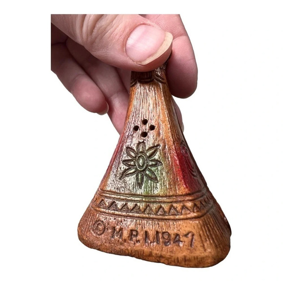 Vintage Wood Resin Teepee Wigwam Salt and Pepper Shaker MPI 1947. - Picture 4 of 5